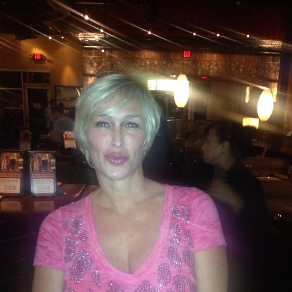 Meet your Posher, Lorelei - Picture 3 of 7